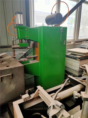 河南鄭州金水區高價回收門廠設備 冷壓機、精密鋸及北京叉車、木工機械的循環利用之道